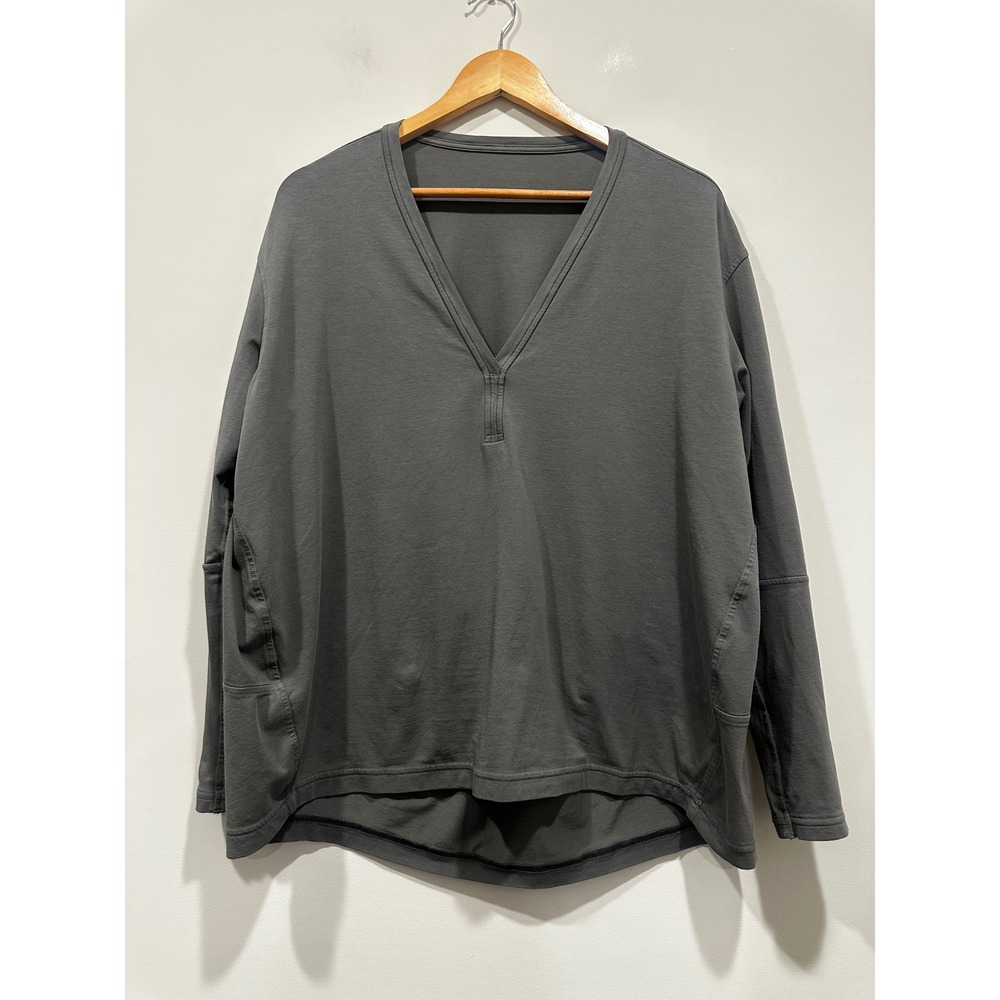 Lululemon Charcoal Grey V-Neck Long Sleeve Relaxed Fit Pockets Top 12